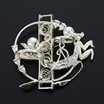 『軒下にカマキリ』